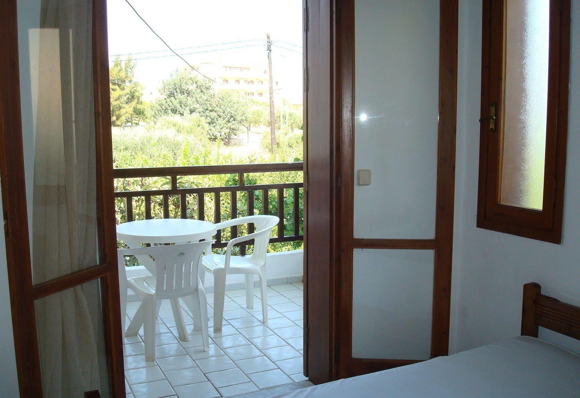 Sirocco Apartments Hersonissos  Dış mekan fotoğraf
